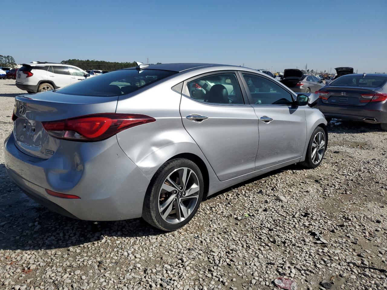 2015 Hyundai Elantra - Image 3