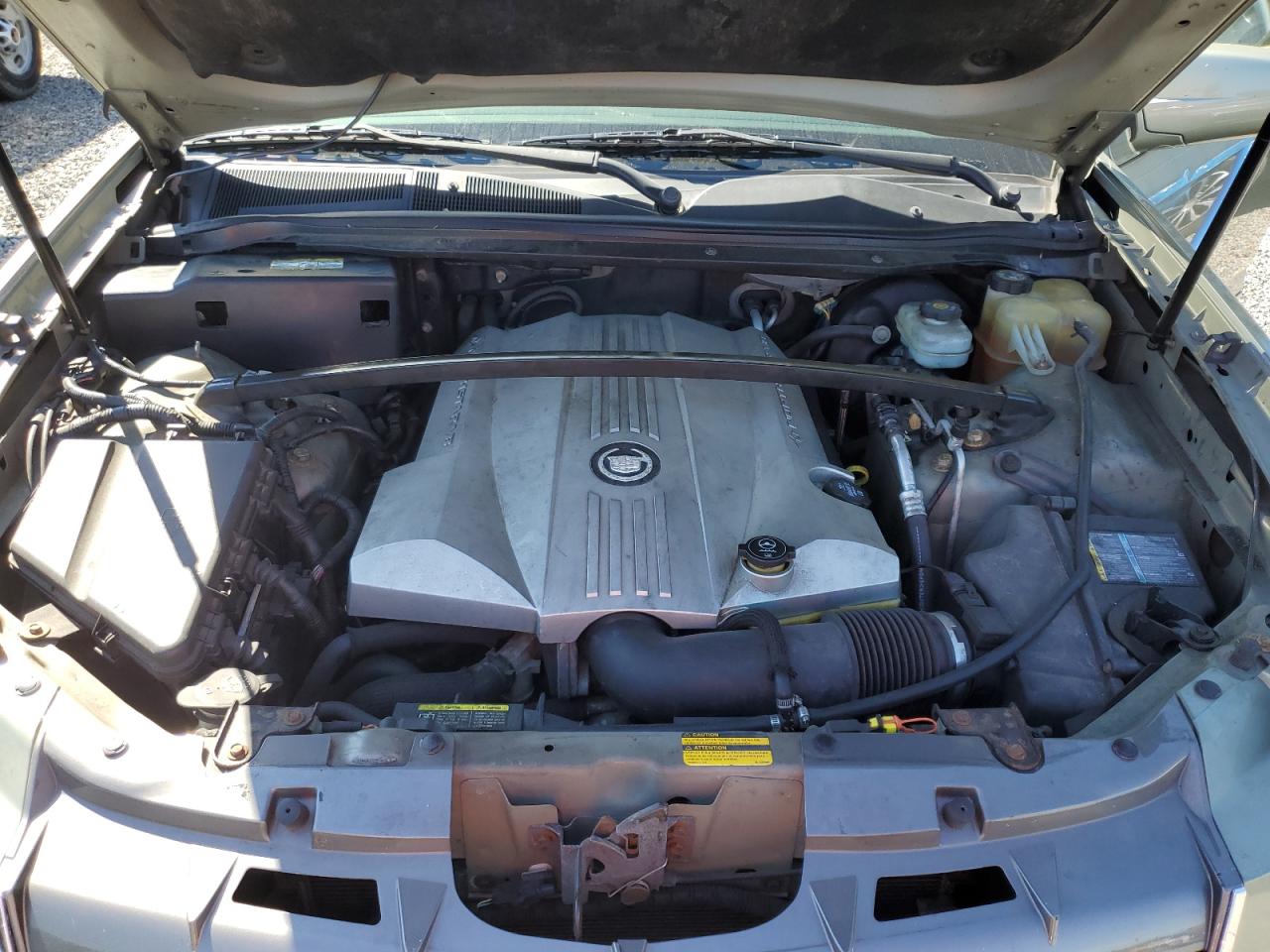 2004 Cadillac SRX - Image 12