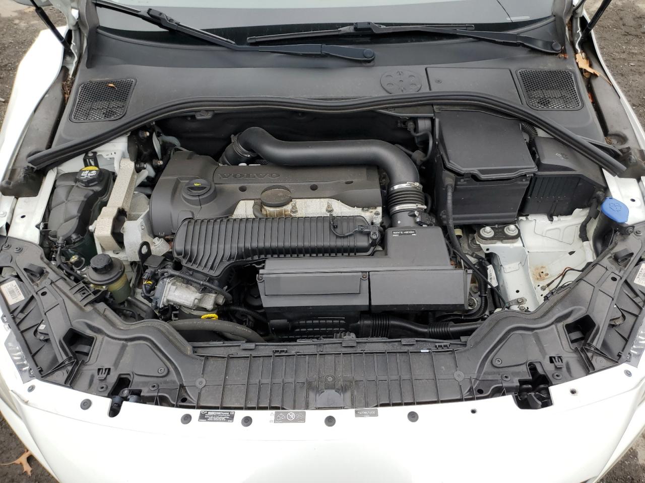 2016 Volvo V60 - Image 13