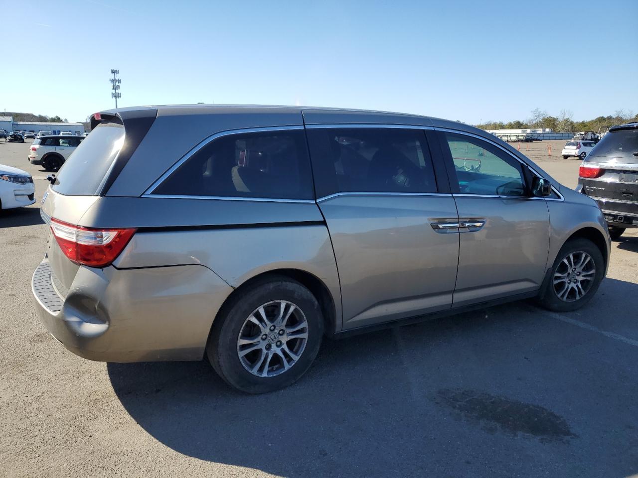 2011 Honda Odyssey - Image 3