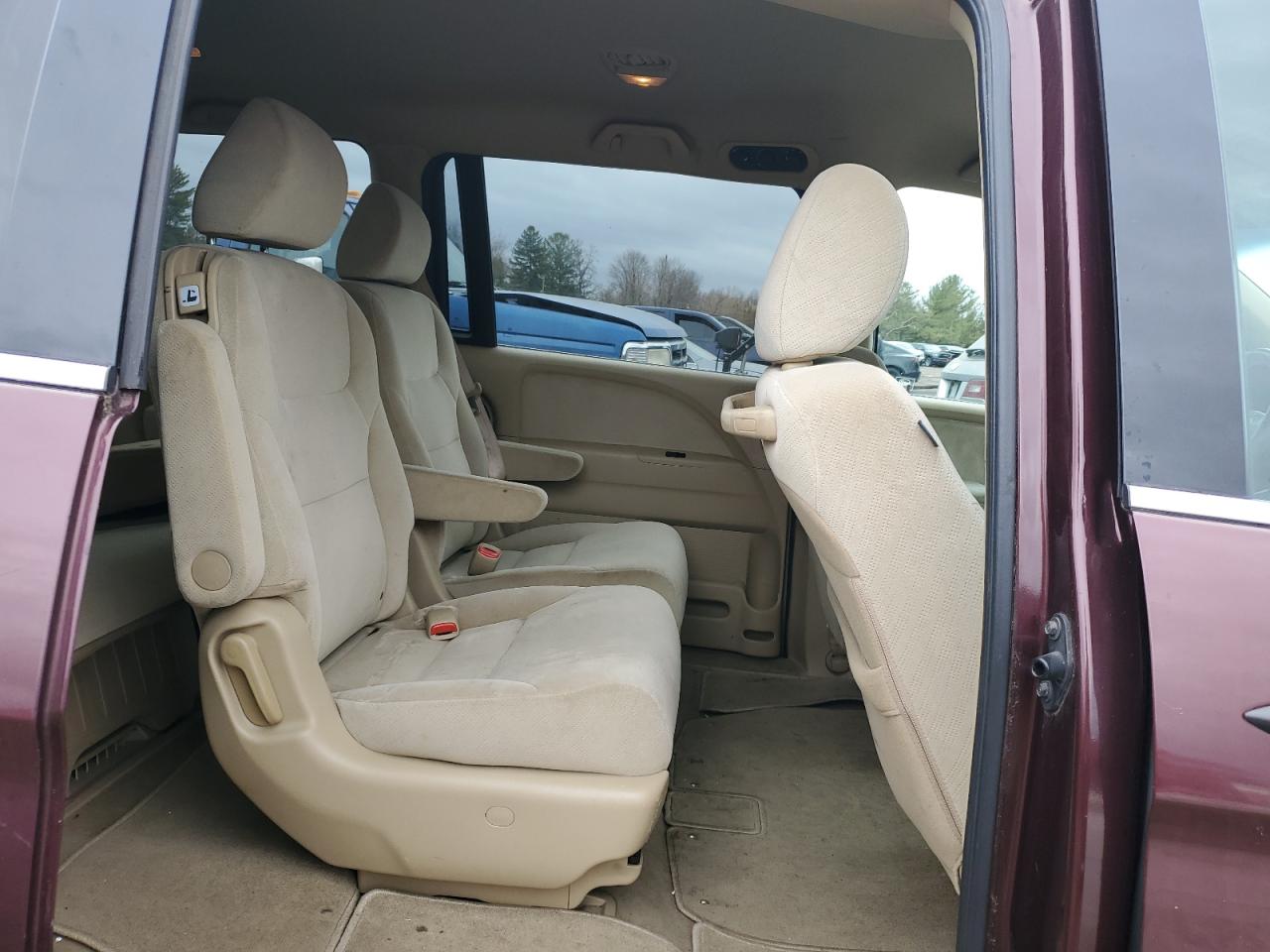 2010 Honda Odyssey - Image 11