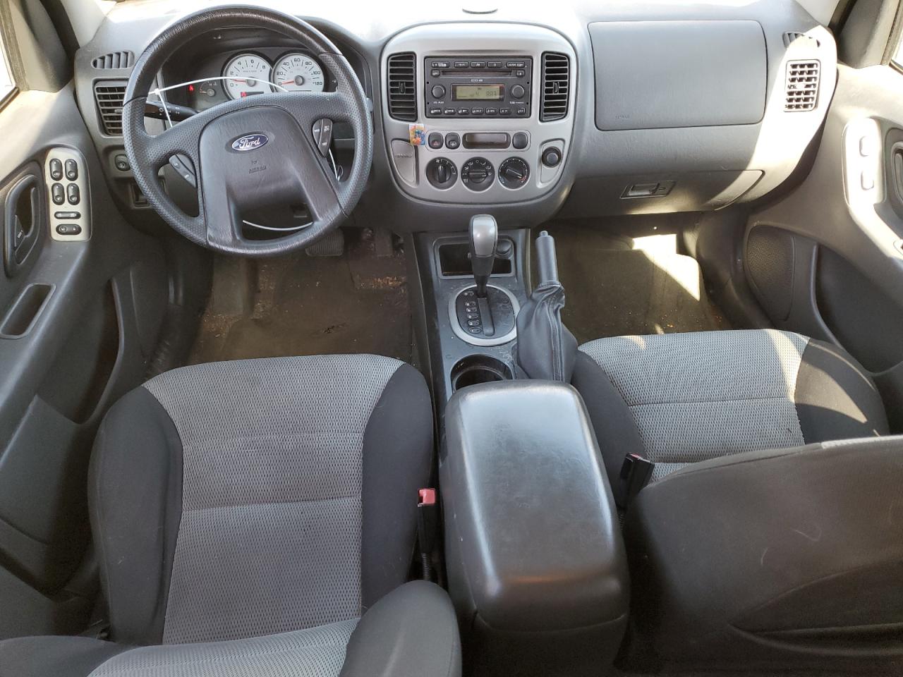 2005 Ford Escape - Image 8
