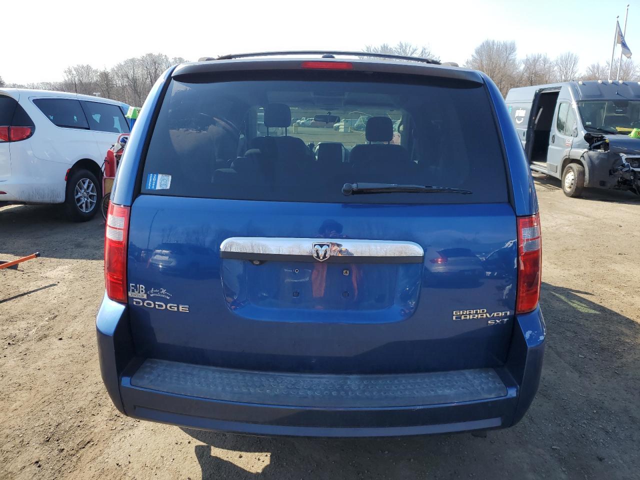 2010 Dodge Caravan - Image 6