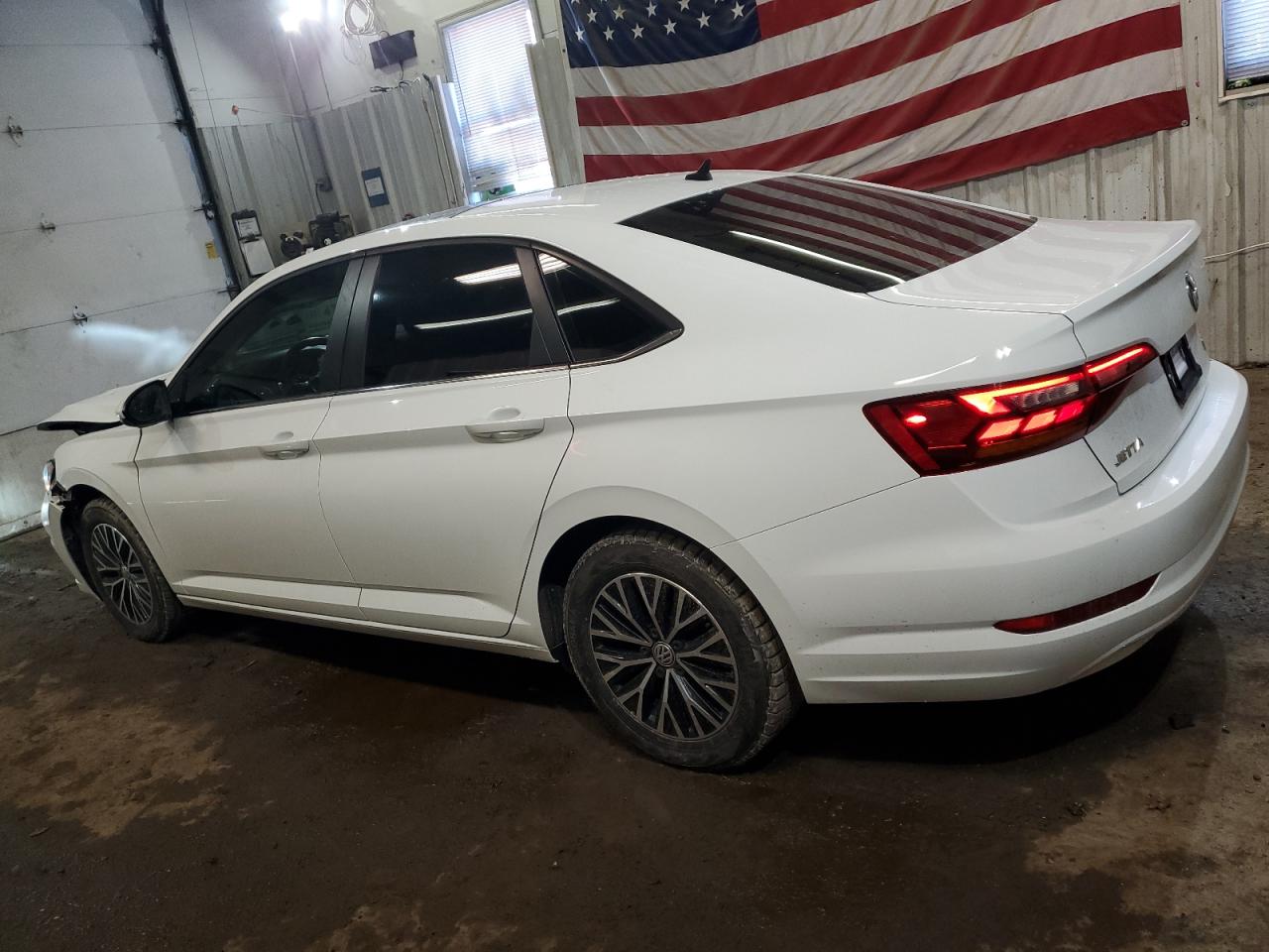 2019 Volkswagen Jetta - Image 2