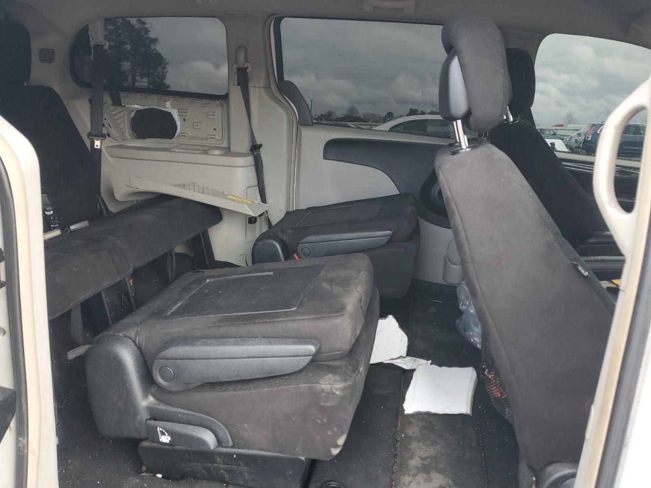 2012 Chrysler Town & Country - Image 11
