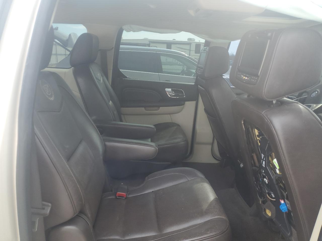 2012 Cadillac Escalade - Image 11
