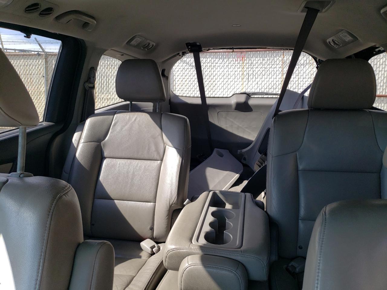 2012 Honda Odyssey - Image 10
