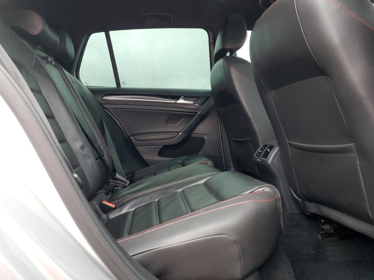 2015 Volkswagen GTI - Image 10