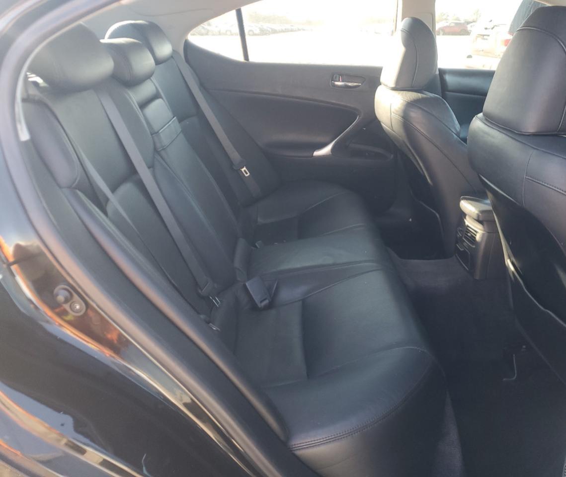 2007 Lexus IS - Image 10