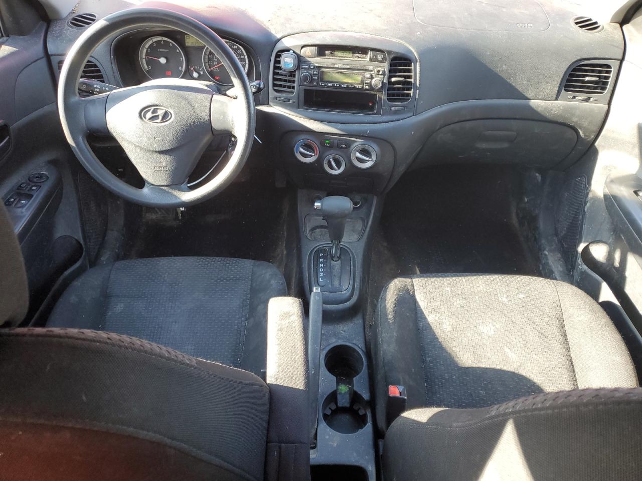 2009 Hyundai Accent - Image 8