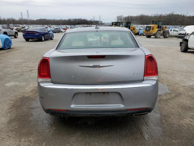  CHRYSLER 300 2017 Srebrny