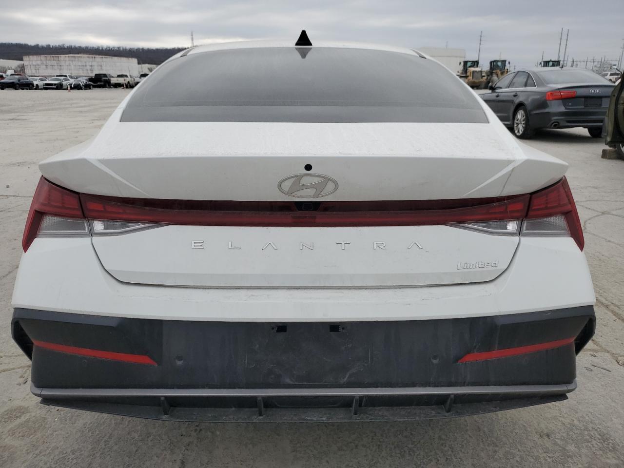 2024 Hyundai Elantra - Image 6
