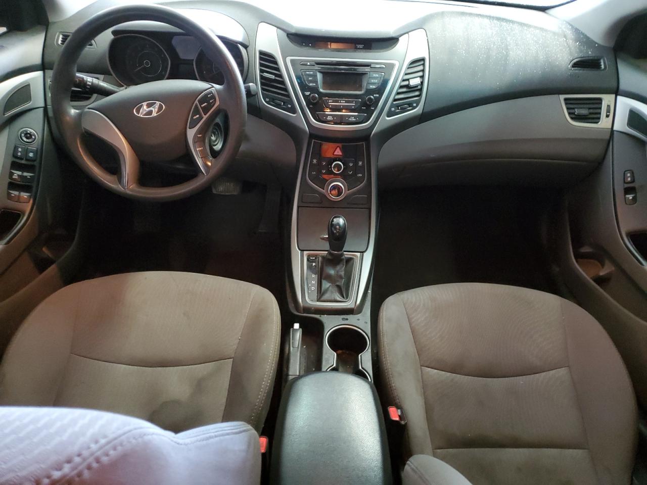 2016 Hyundai Elantra - Image 8