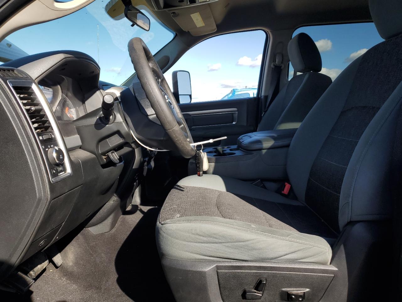 2017 RAM 3500 - Image 7