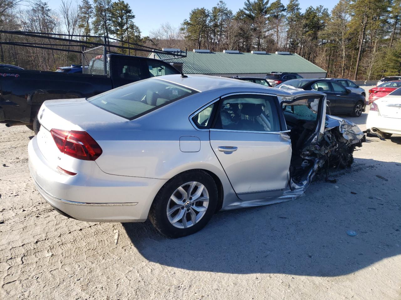 2017 Volkswagen Passat - Image 3