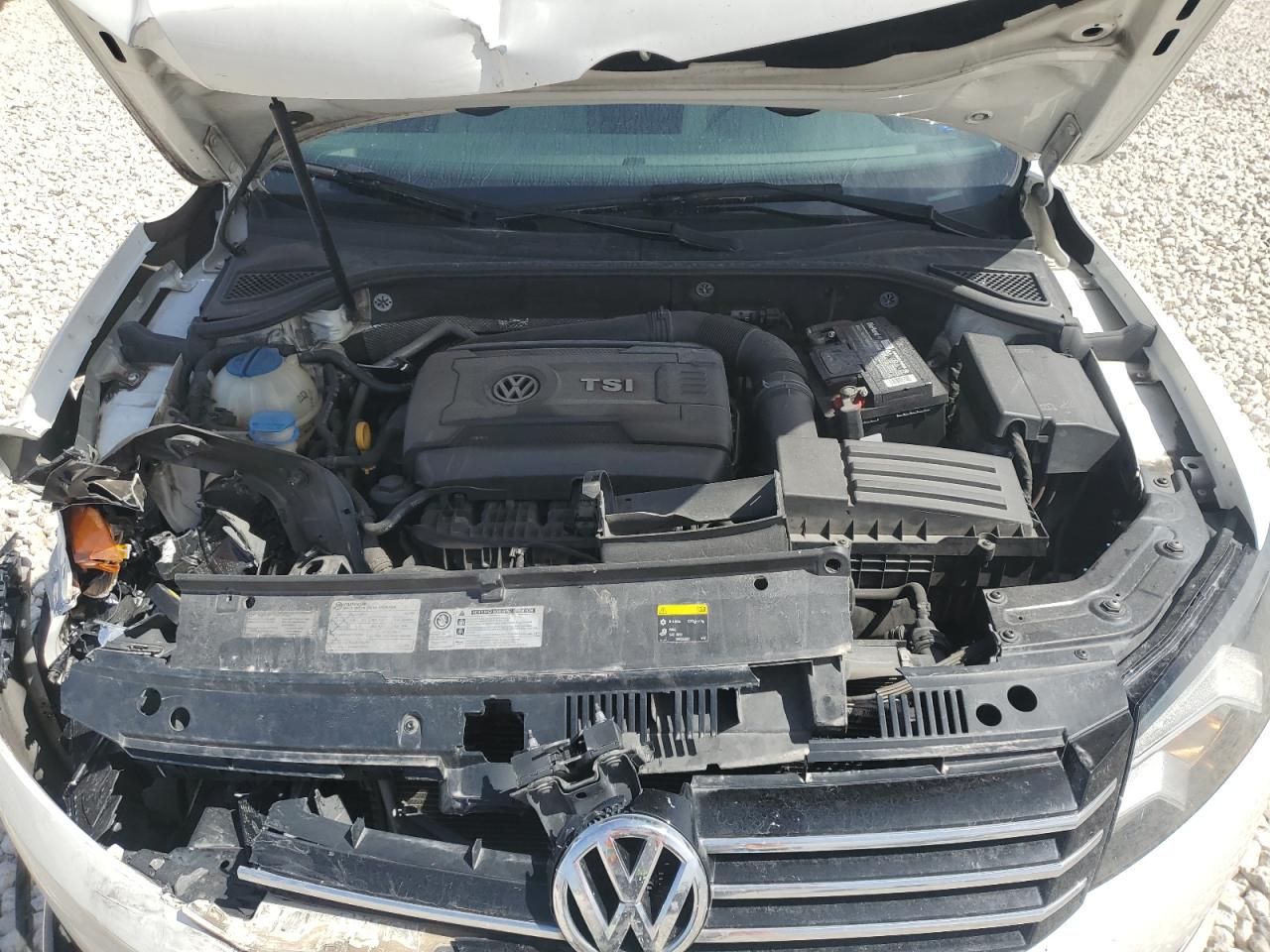 2015 Volkswagen Passat - Image 12