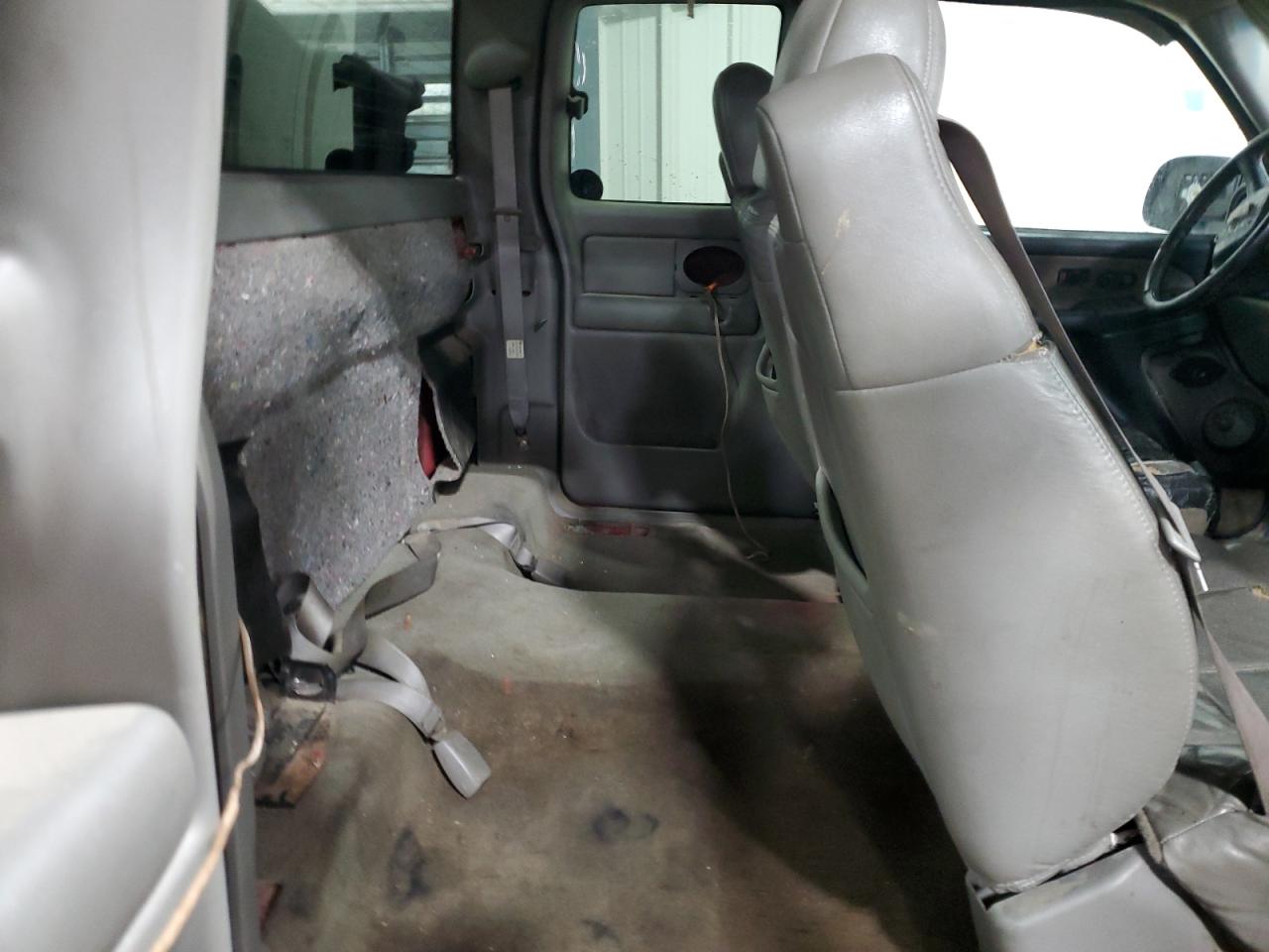 2000 Chevrolet Silverado - Image 10