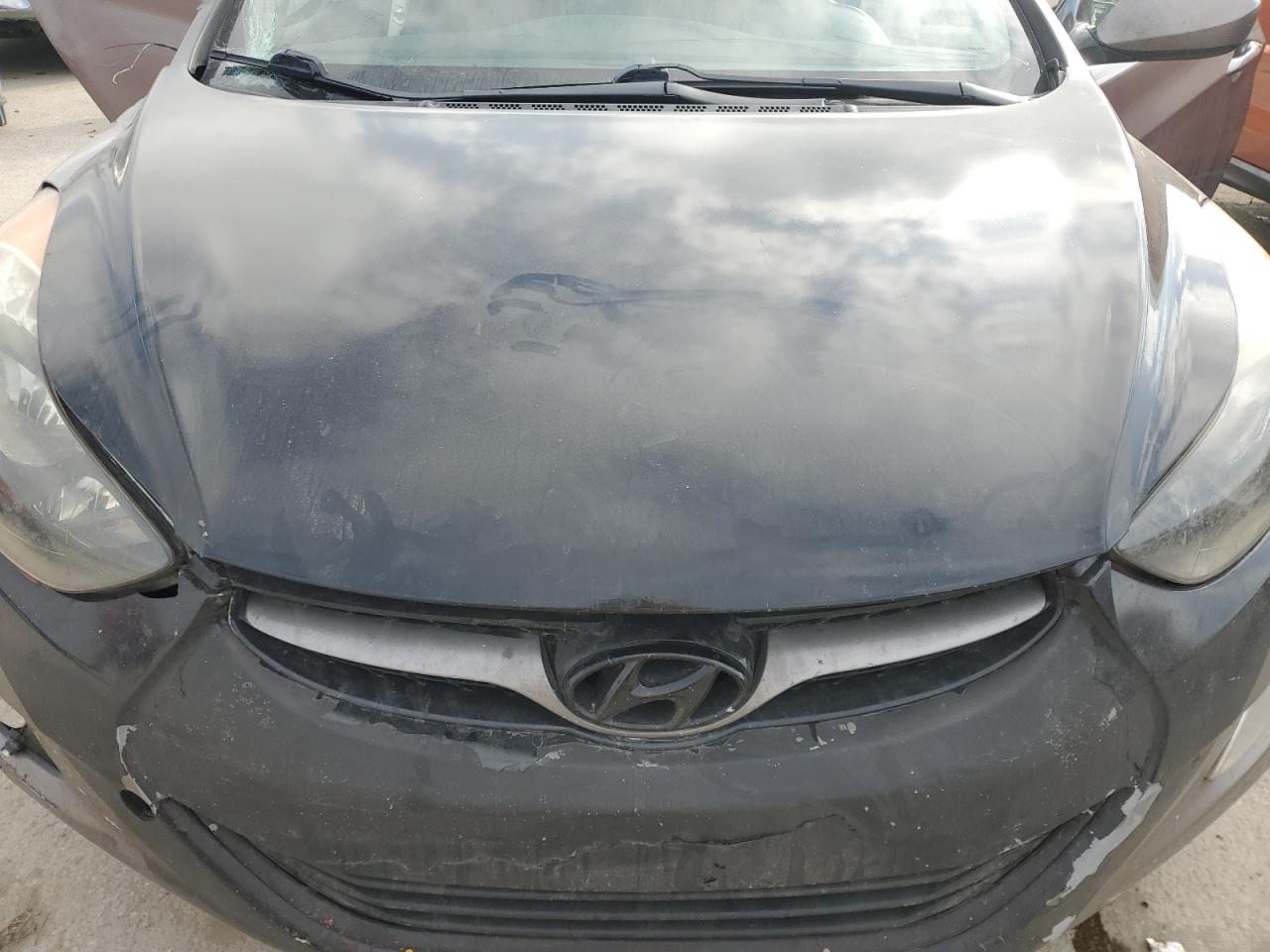 2013 Hyundai Elantra - Image 13