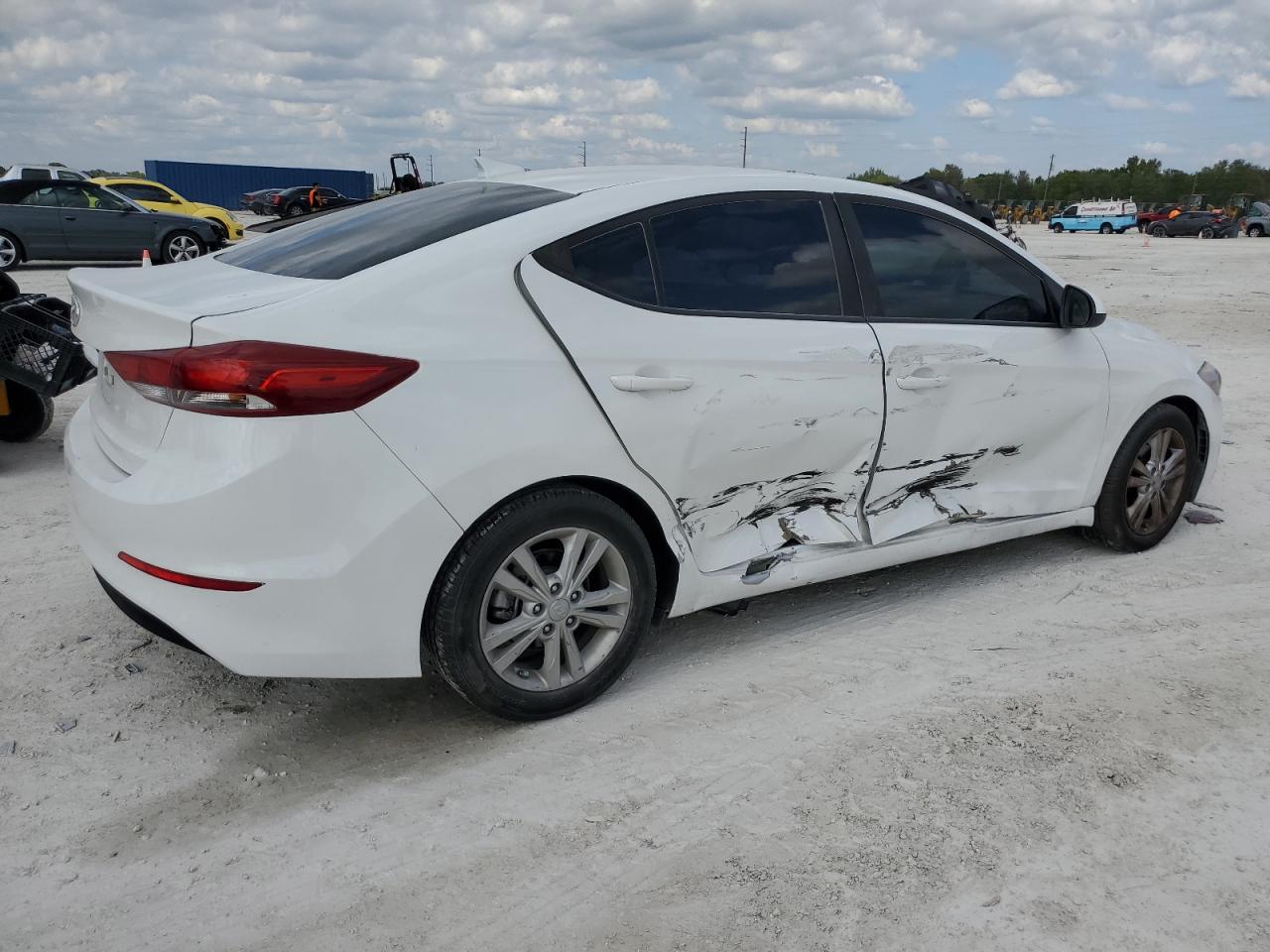 2018 Hyundai Elantra - Image 3