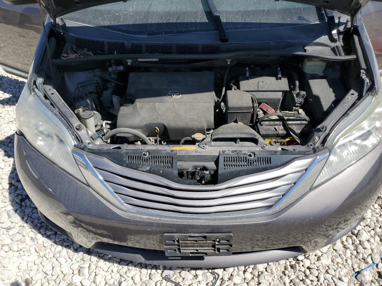 2016 Toyota Sienna - Image 11