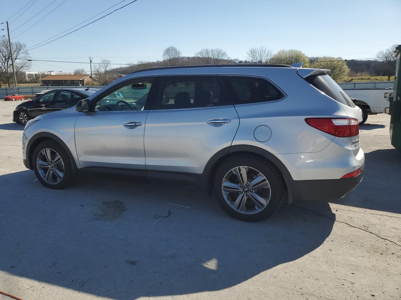 2016 Hyundai Santa Fe - Image 2