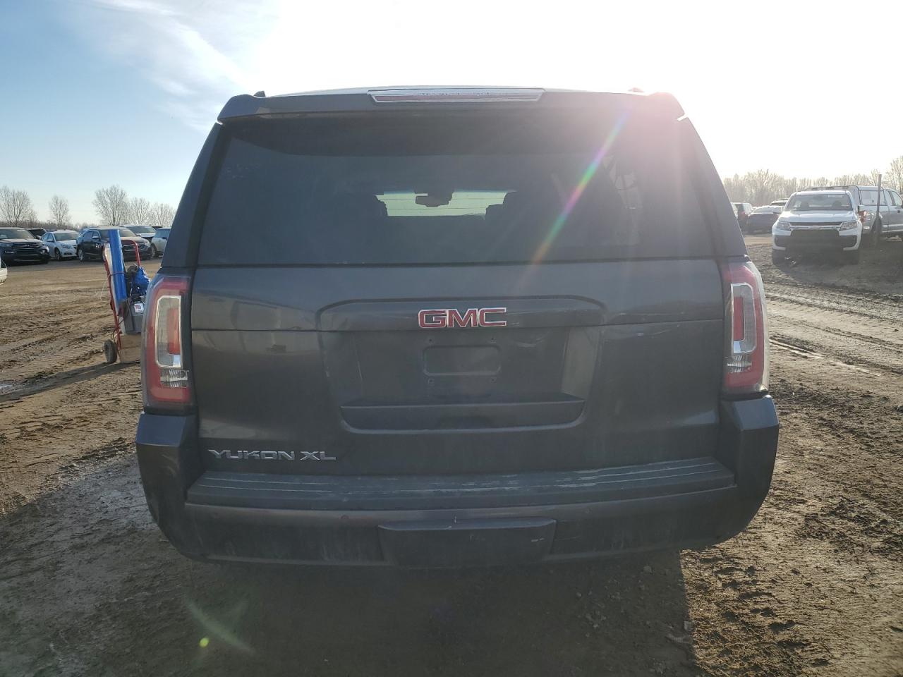 2015 GMC Yukon - Image 6
