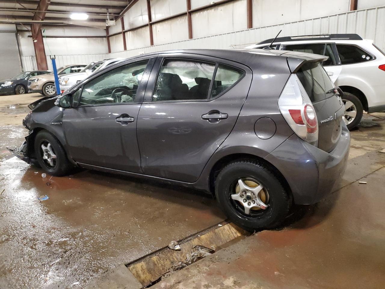 2014 Toyota Prius - Image 2