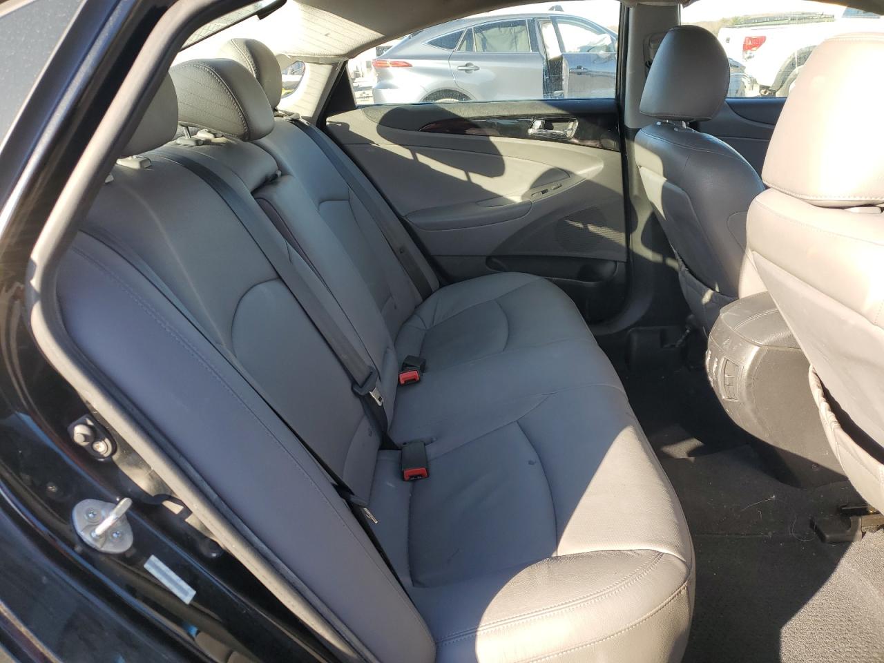 2011 Hyundai Sonata - Image 10