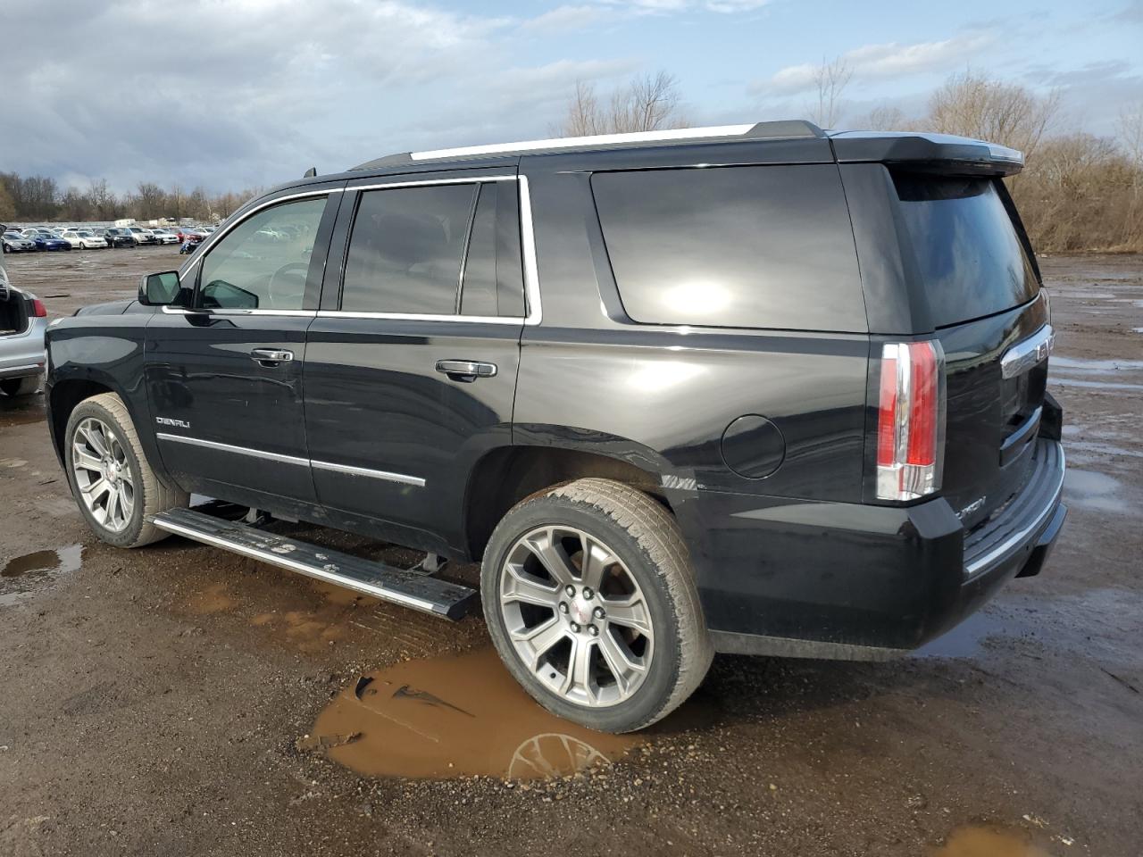 2015 GMC Yukon - Image 2