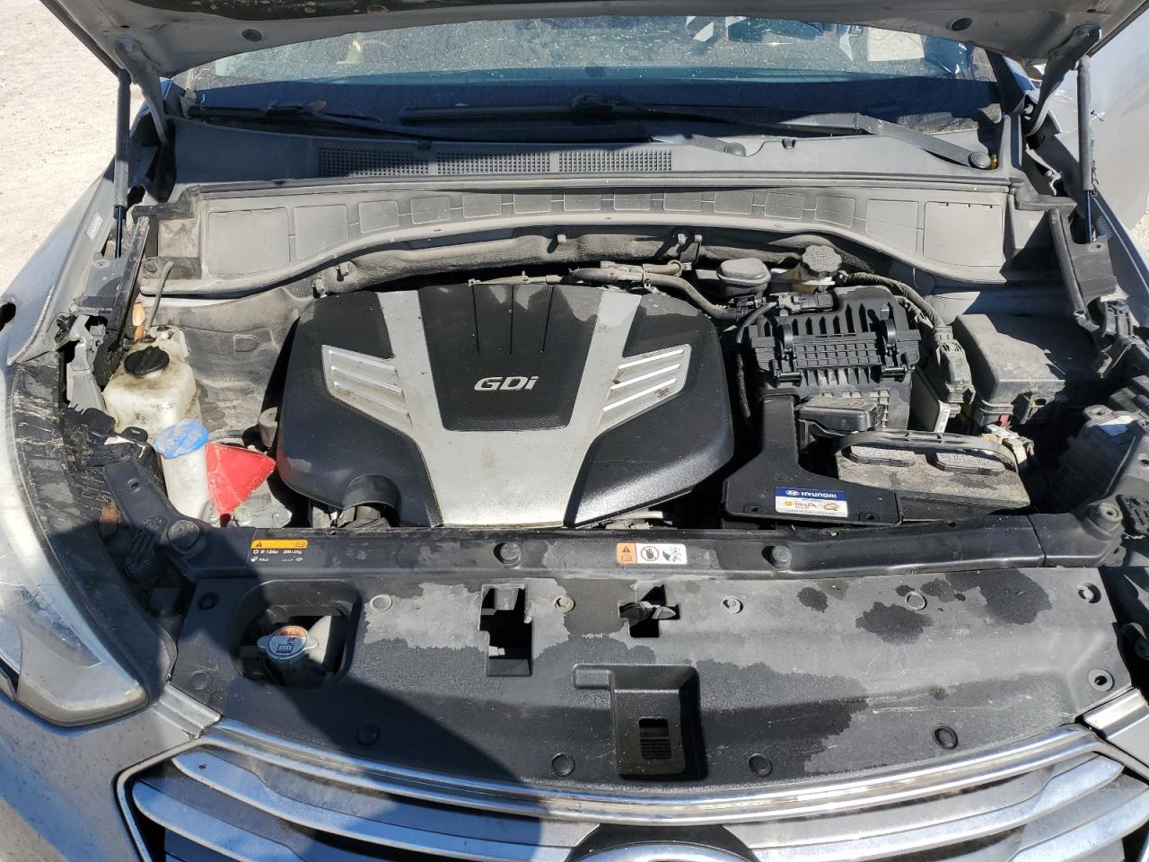 2016 Hyundai Santa Fe - Image 12