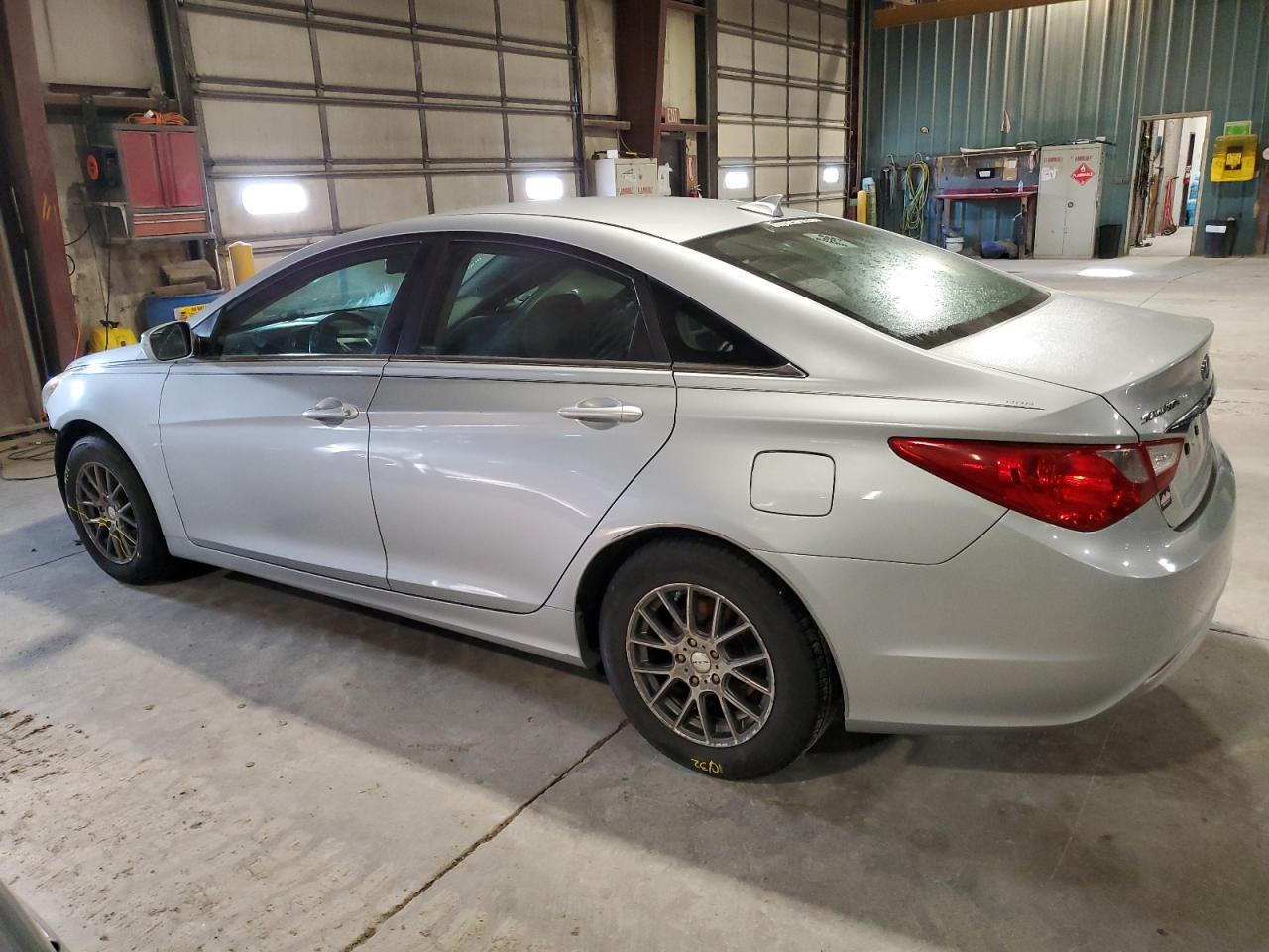 2012 Hyundai Sonata - Image 2