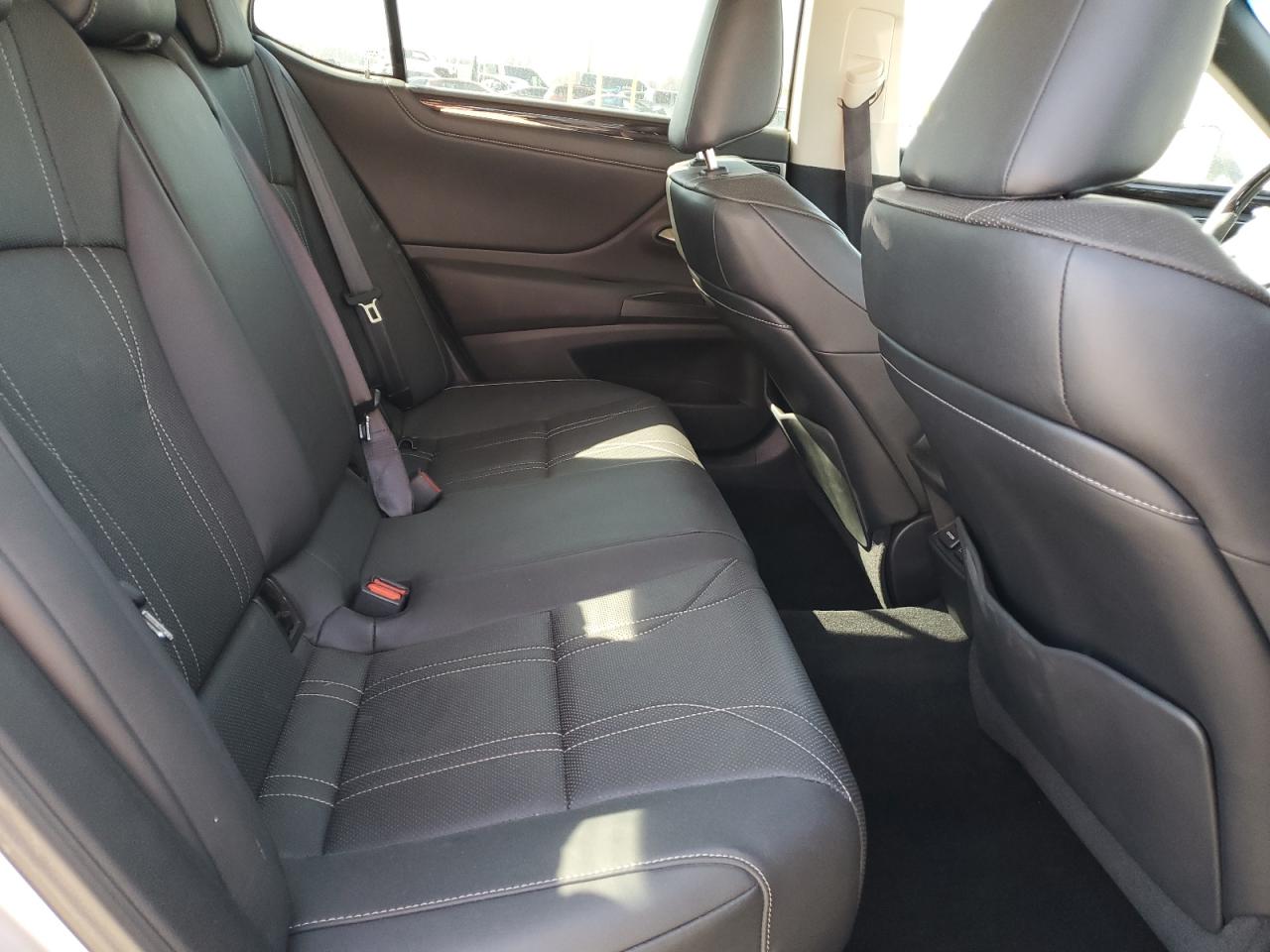 2019 Lexus ES - Image 10