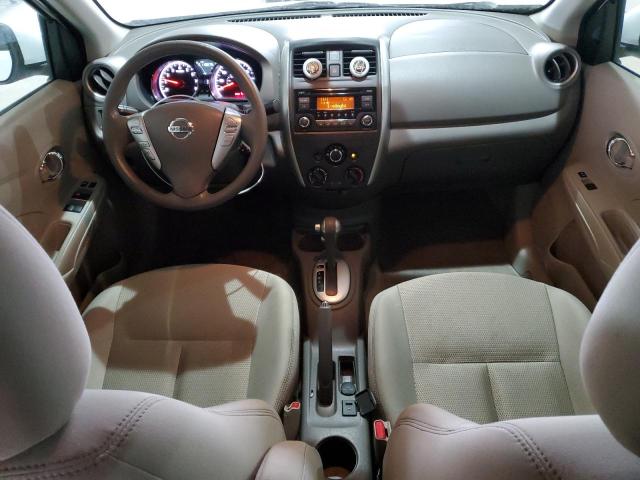 Sedans NISSAN VERSA 2015 Biały