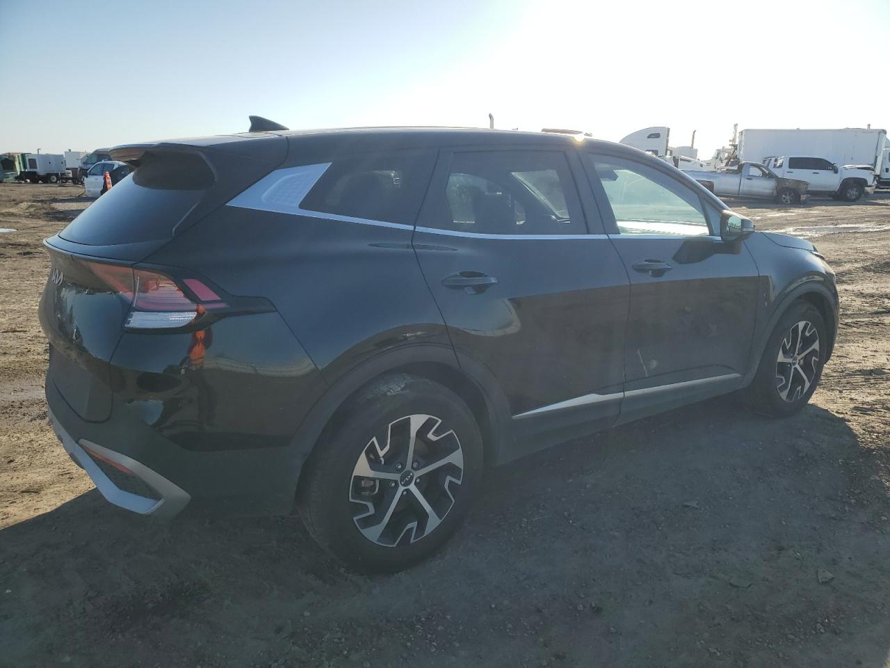 2023 Kia Sportage - Image 3