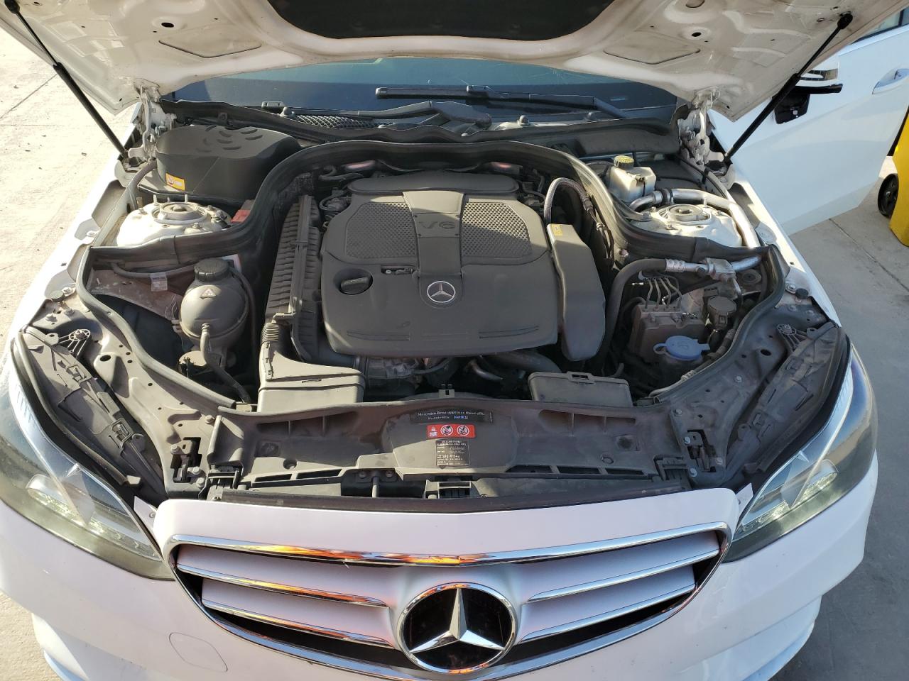 2014 Mercedes-Benz E 350 VIN: WDDHF5KB2EB012570 Lot: 49592345