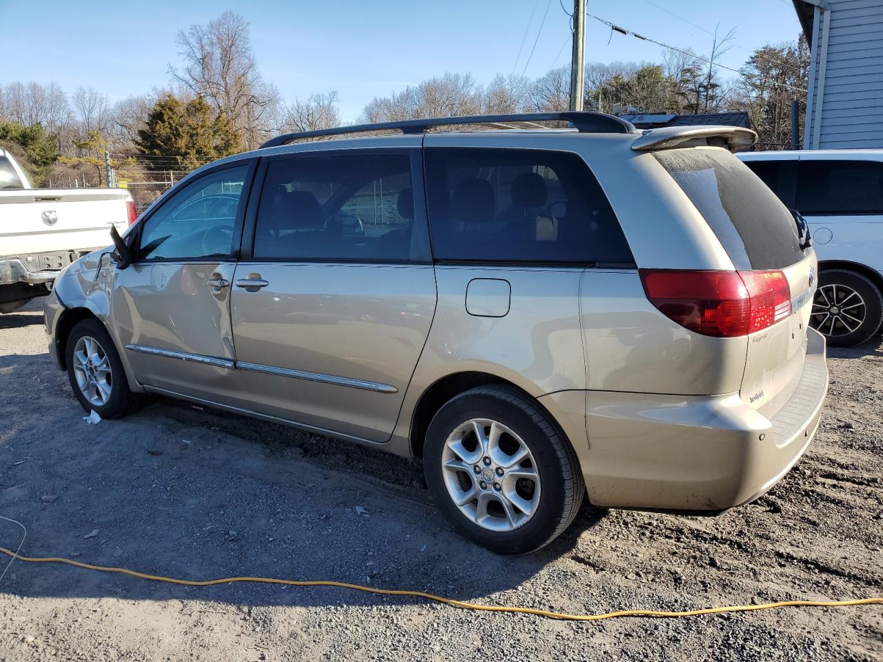 2005 Toyota Sienna - Image 2