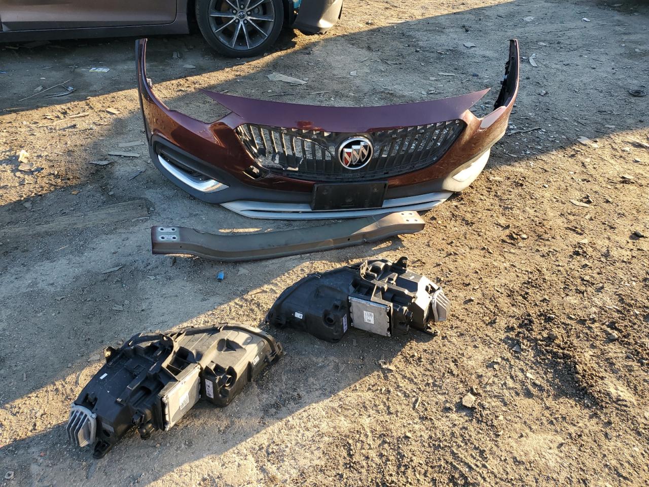 2018 Buick Regal Tourx Essence VIN: W04GV8SX1J1103765 Lot: 49679465