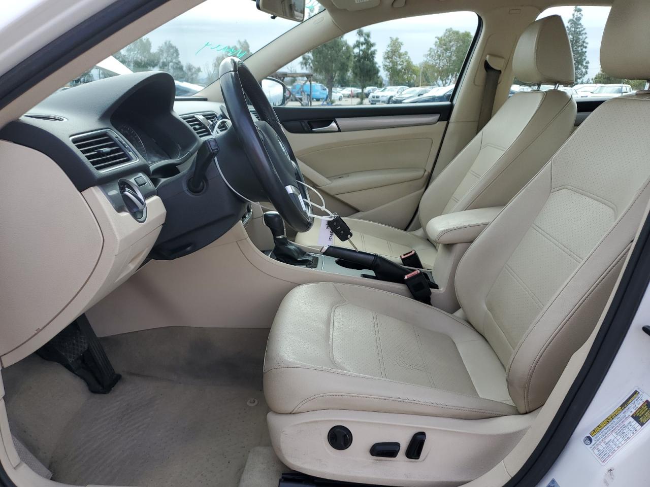 2014 Volkswagen Passat - Image 7