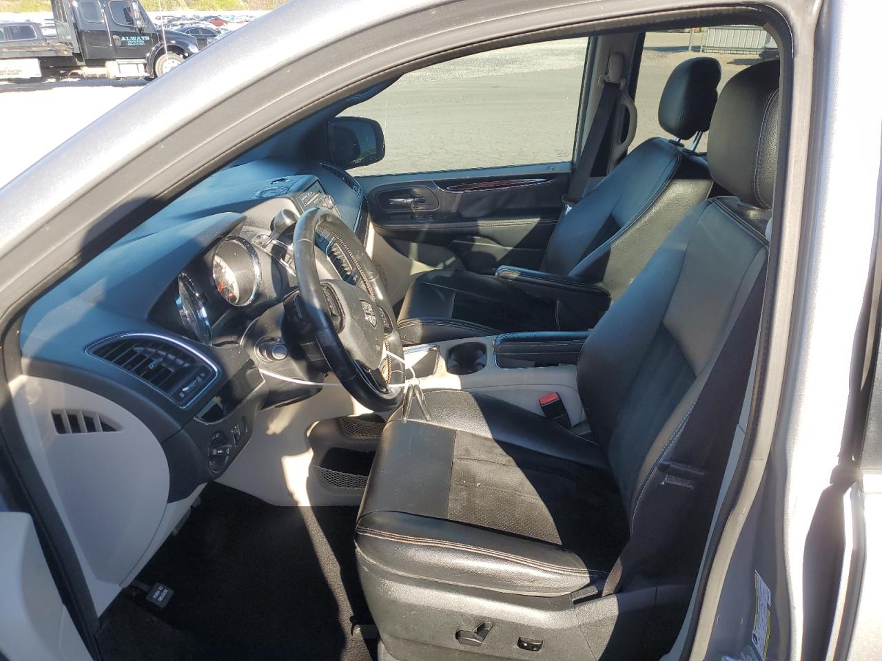 2017 Dodge Caravan - Image 7