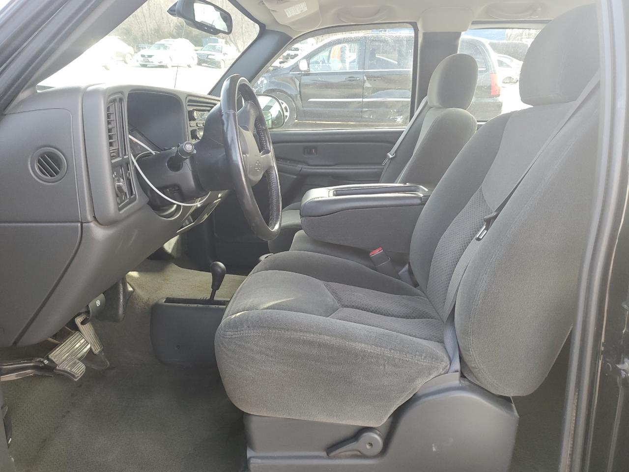 2004 Chevrolet Silverado - Image 7
