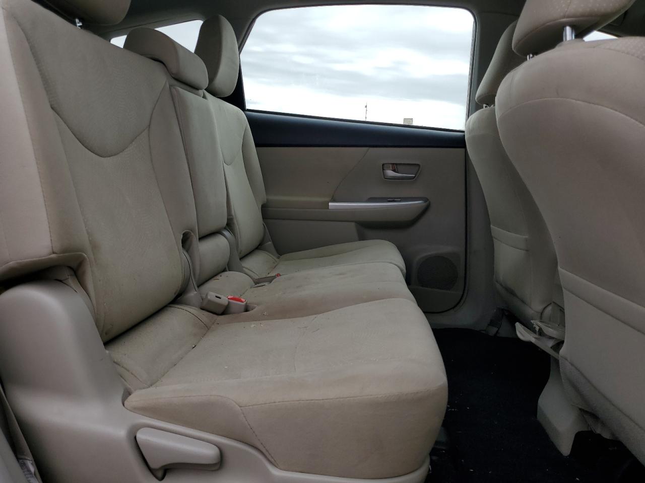 2013 Toyota Prius - Image 10