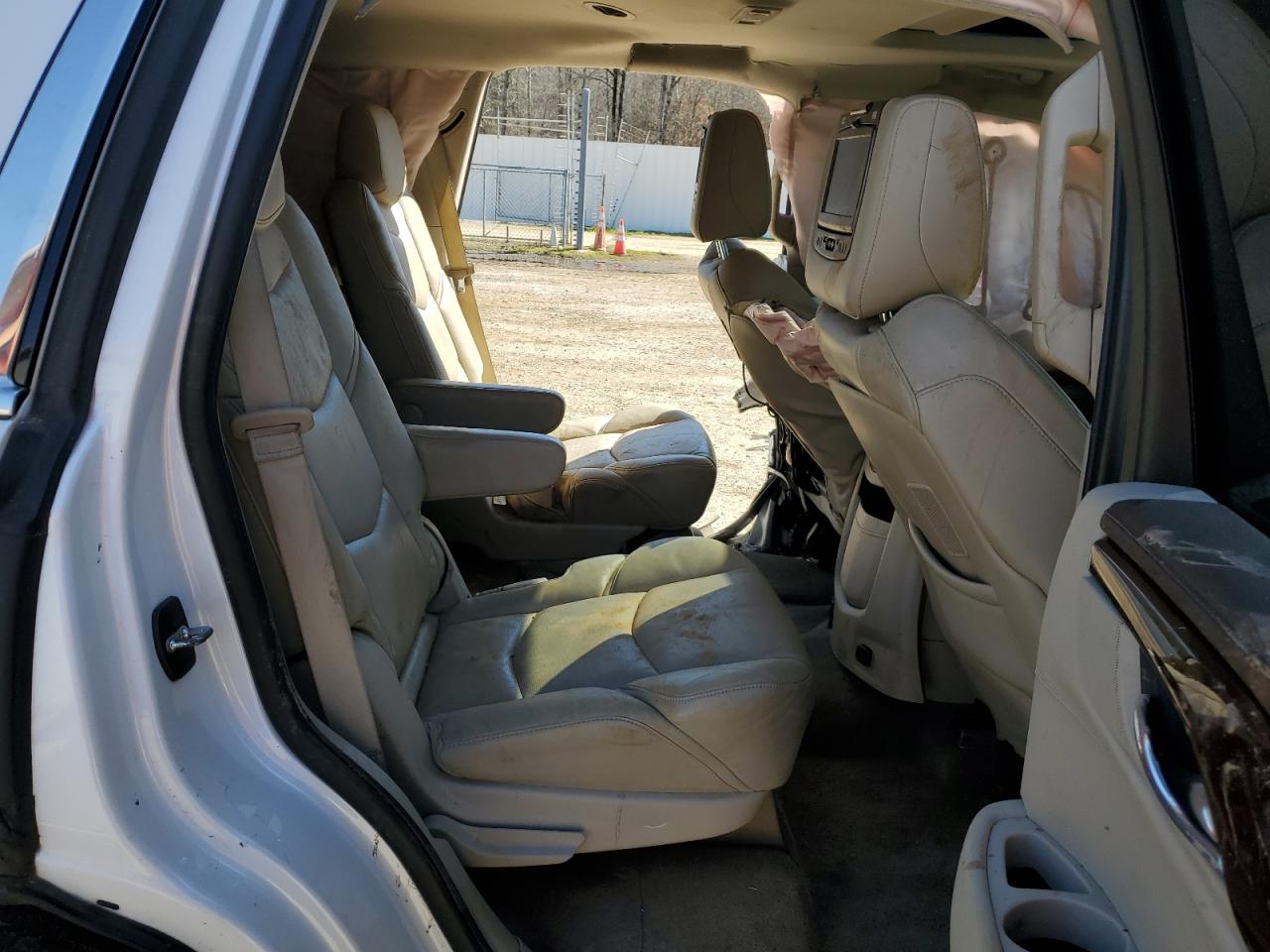 2016 Cadillac Escalade - Image 11