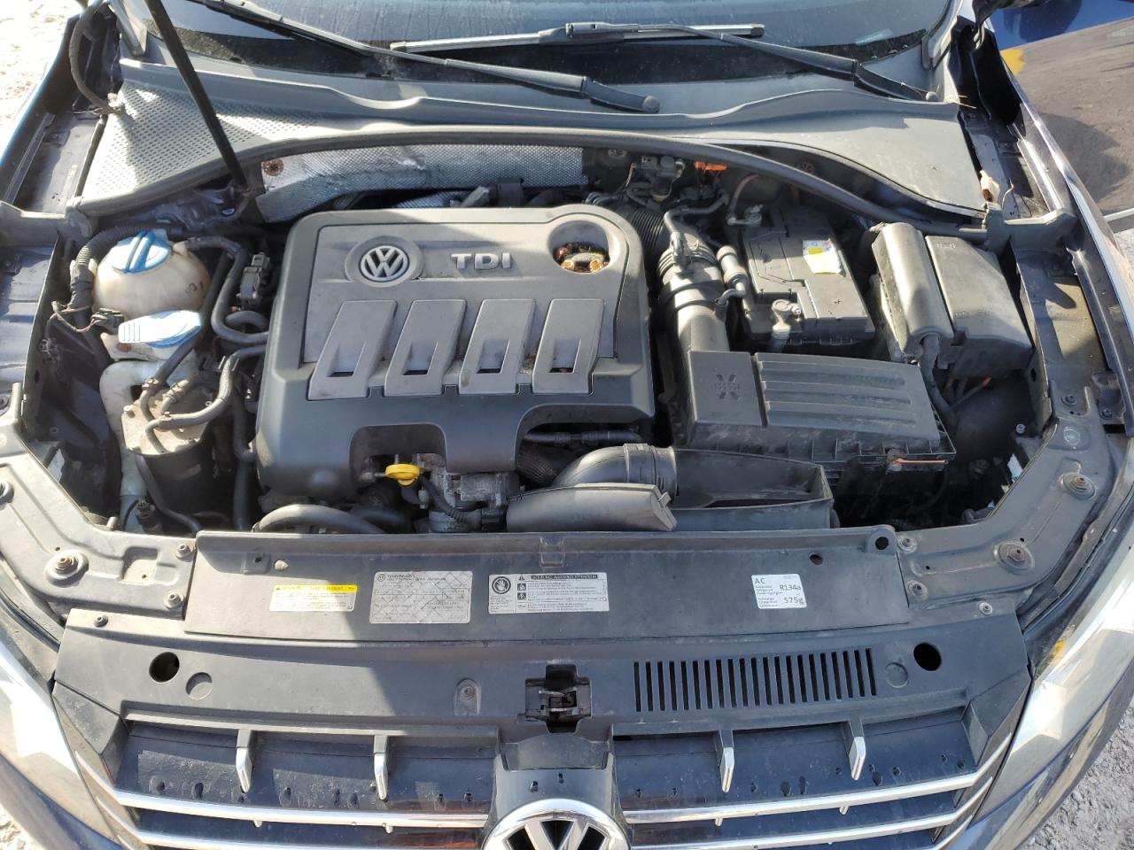 2014 Volkswagen Passat - Image 13