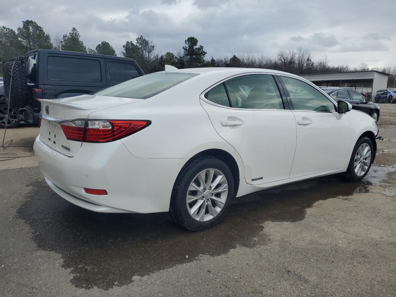 2015 Lexus ES - Image 3