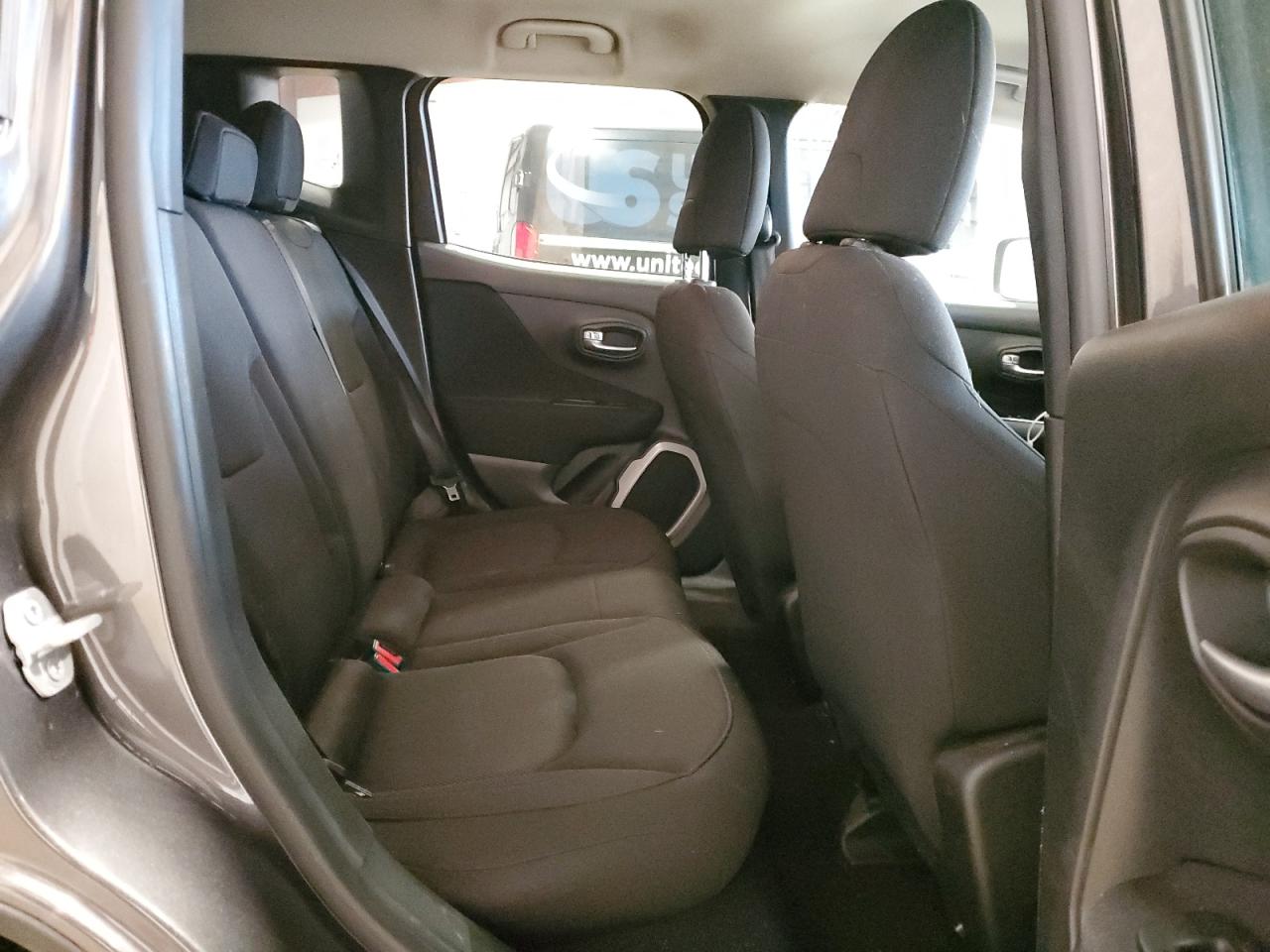 2017 Jeep Renegade - Image 11