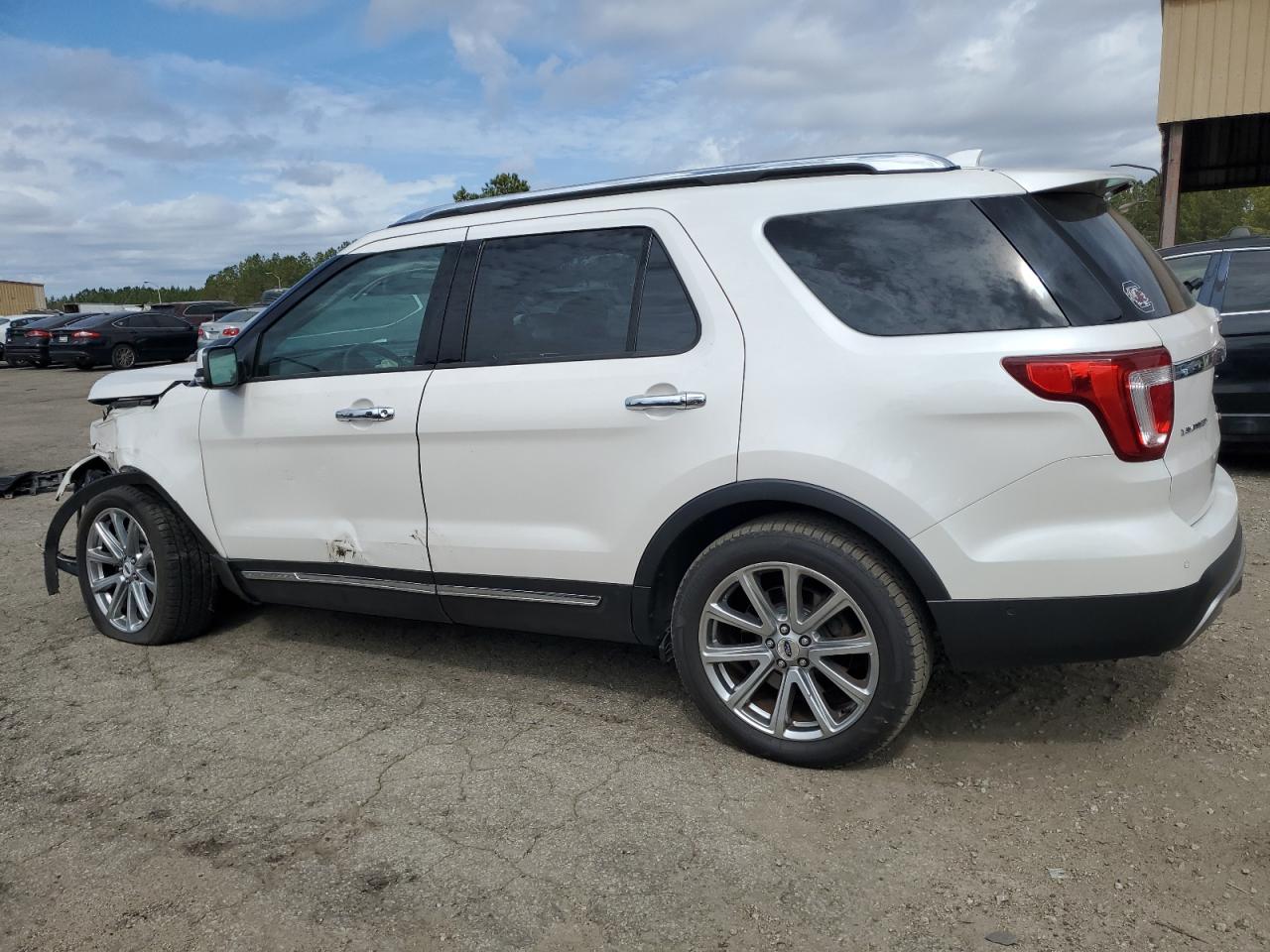 2017 Ford Explorer - Image 2