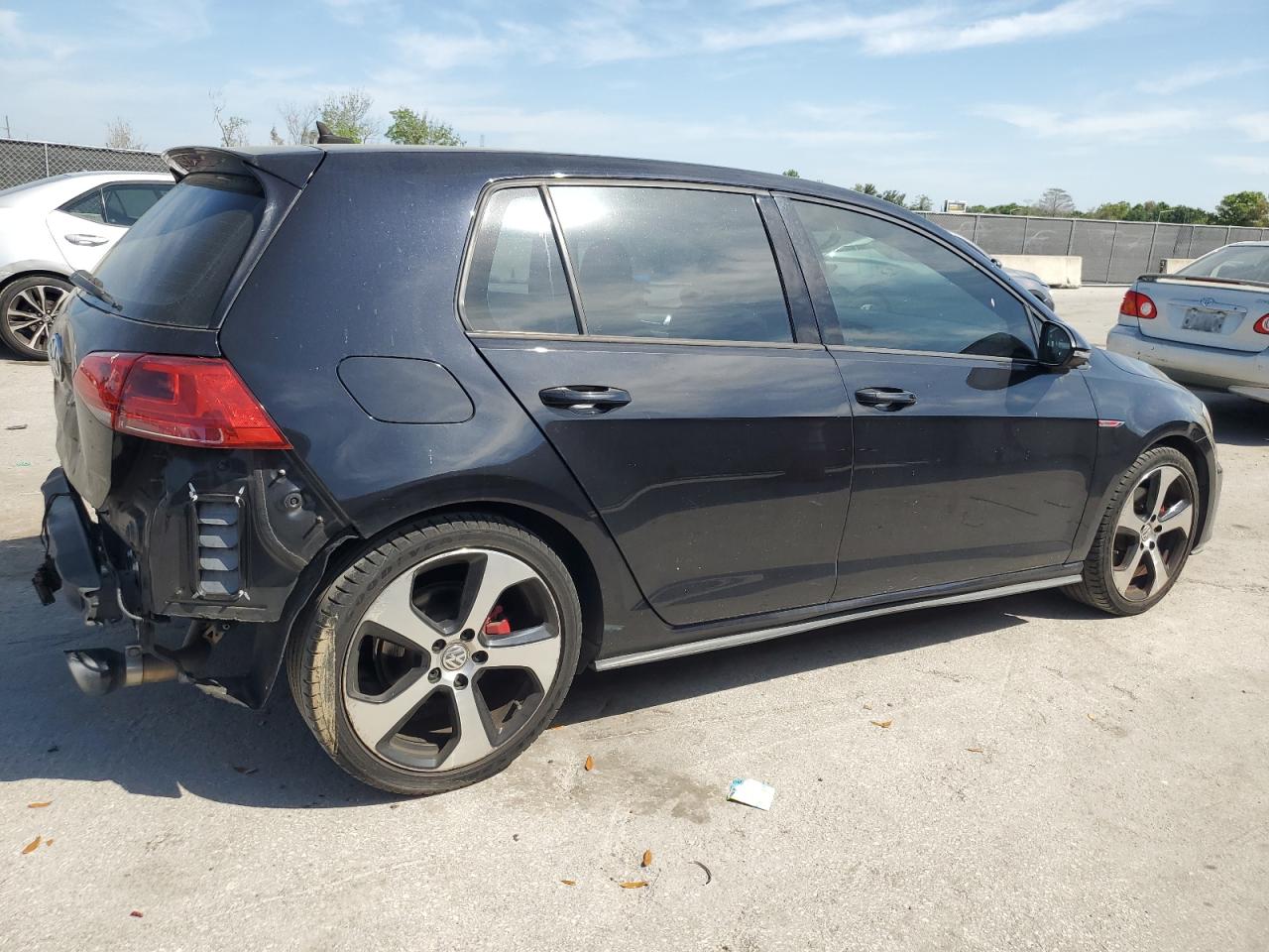 2016 Volkswagen GTI - Image 3