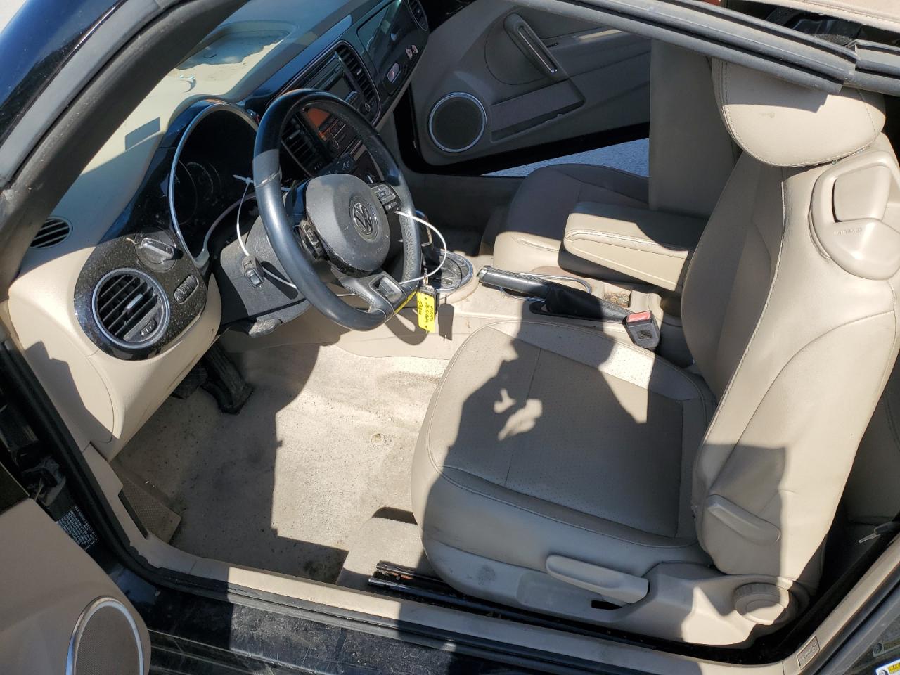 2015 Volkswagen Beetle 1.8T VIN: 3VW517ATXFM811778 Lot: 50013235