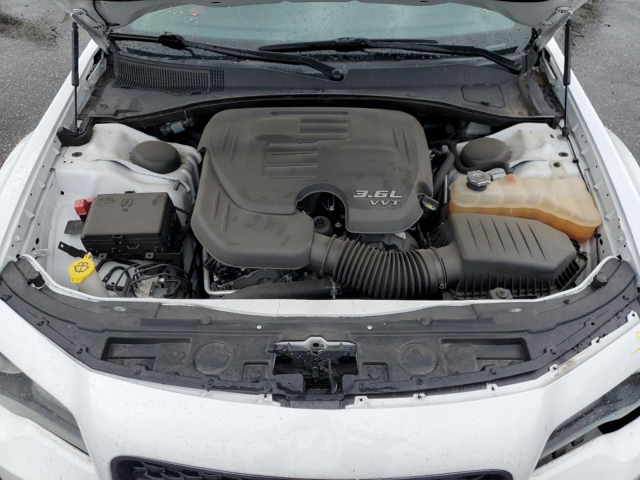 2021 Chrysler 300 - Image 12