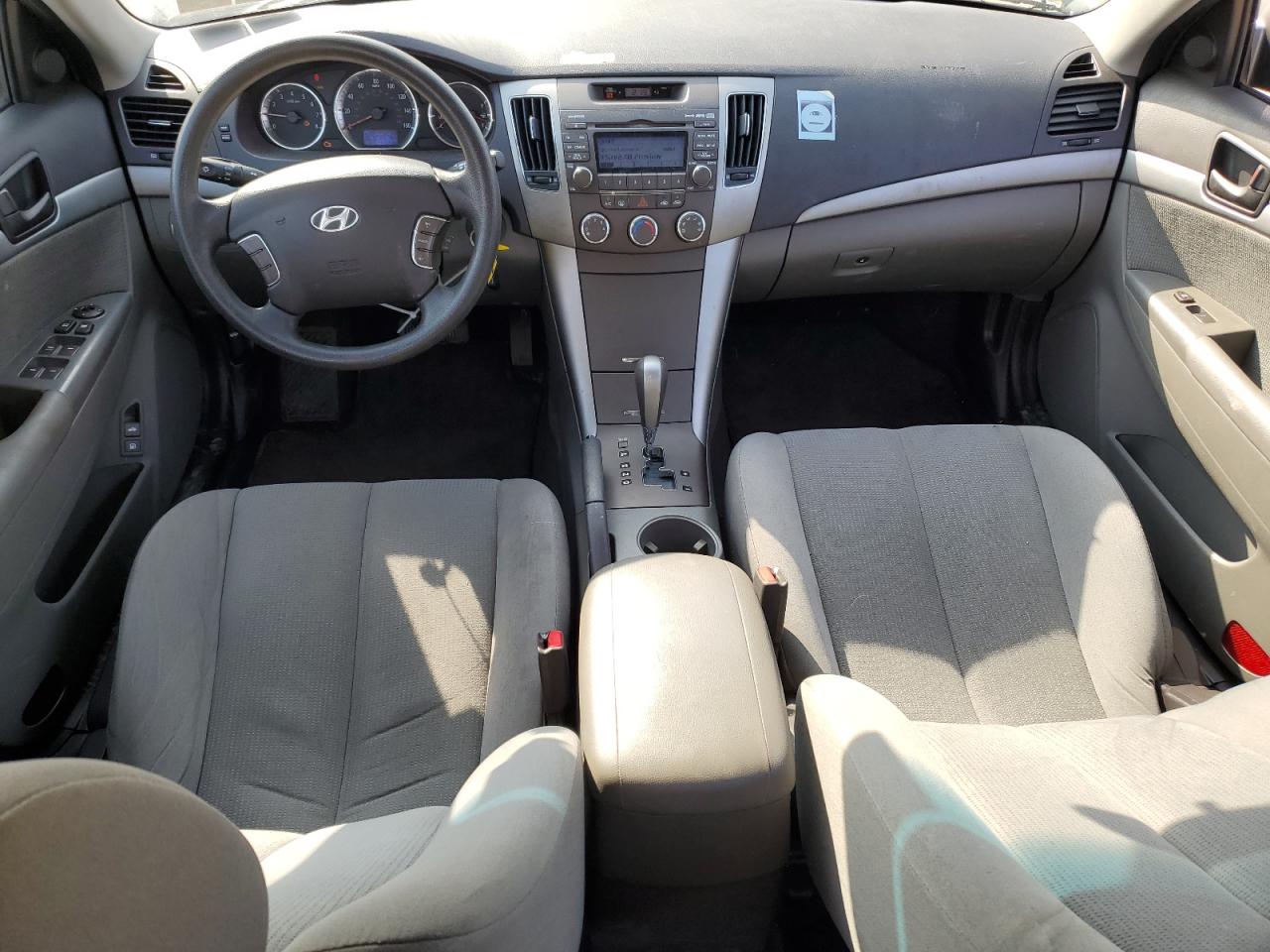 2010 Hyundai Sonata - Image 8